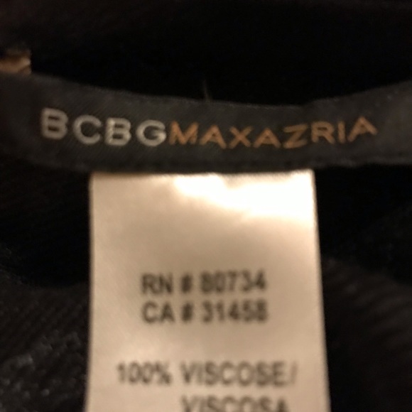 BCBGMAXAZRIA HUGE Wrap/ Scarf with Logo Details and Fringe. EUC. - Picture 6 of 6